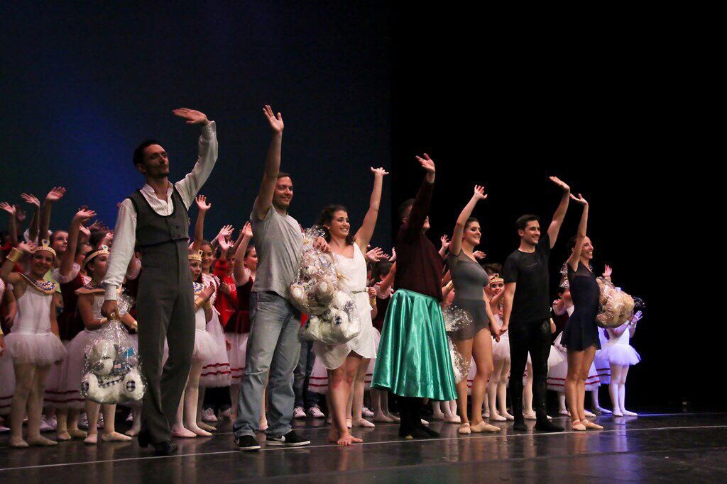 AlegriayJavier's tweet photo. Una y mil veces, GRACIAS!
#festival2017 #danzacuenca https://t.co/ruK7aTSHdV