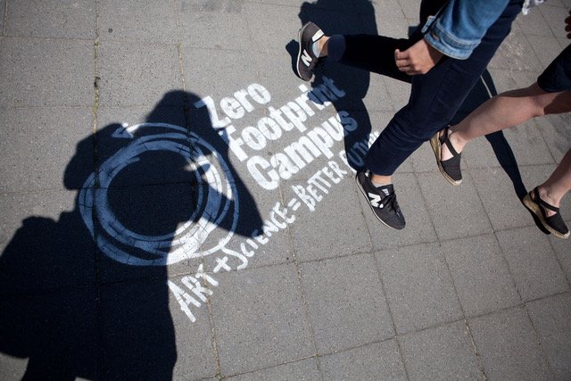 Morgen is de laatste dag van <a href="/zfcutrecht/">ZeroFootprintCampus</a> Om 12:00, 14:00 en 16:00 zijn er rondleidingen waarbij de kunstenaars aanwezig zijn. Ben jij erbij?