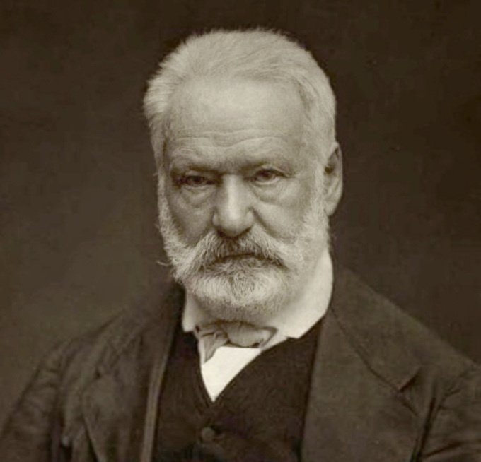 "Qui que vous soyez qui voulez cultiver, vivifier, édifier, attendrir, apaiser, mettez des livres partout." #VictorHugo #BooksMW #MuseumWeek