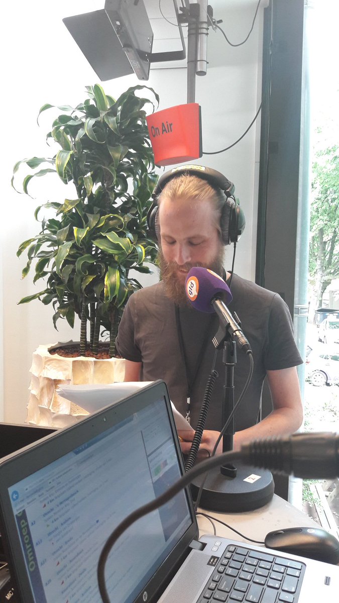 Automobilisten...dit is vanmiddag uw man! Maarten leest de files.... #weekvangld <a href="/OmroepGLD/">Omroep Gelderland</a>