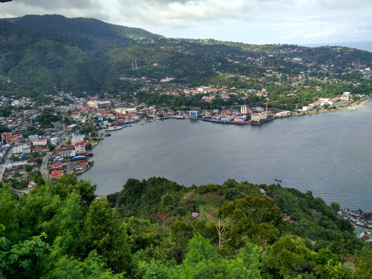 ajirothe's tweet photo. Jrengg...... kota jayapura, walau panas pica.... 
#MudikGan https://t.co/xSNpSLIYlw