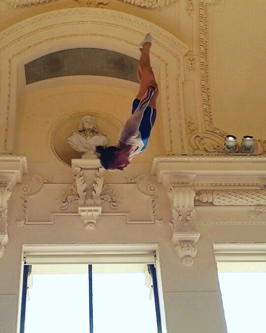 GonzagueTV's tweet photo. Sans trucage, trampoline au Petit Palais. Tous derrière @Paris2024 pour que le rêve devienne réalité ! https://t.co/Pf9PUTIBd6