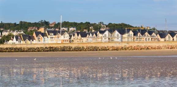 Contre la chaleur : une Zipcar + 2h de route et vous êtes sur une jolie plage normande ;) Je réserve > ow.ly/n6bA30cQ402