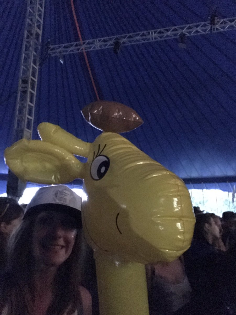 Geordierocka's tweet photo. Jus hangin' out #johnpeelstage https://t.co/7g2ZiLz2yH