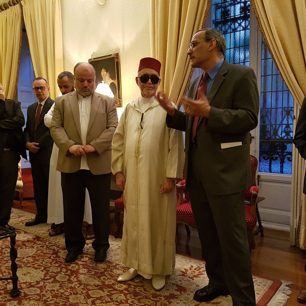 yas_salem's tweet photo. Agradezco a @USembassyMadrid #iftar2017 el cuidado e interes por el crecimiento de las minorias religiosas y el apoyo a los emprendedores https://t.co/rE5bX4ONWh