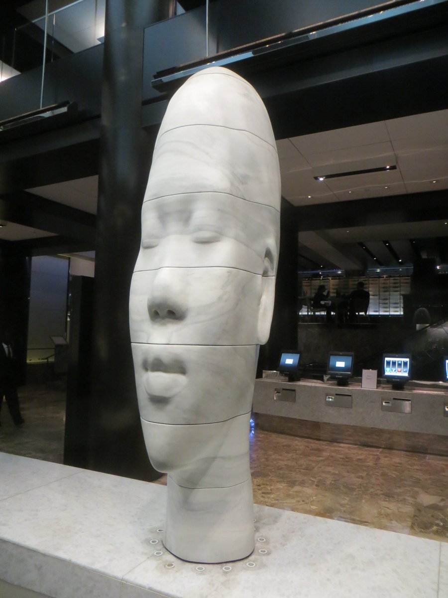 Beautiful dynamic views of Chloe and Awila at the Grand Hyatt New York. Happy Friday! instagram.com/p/BTmtLTGAjcf/