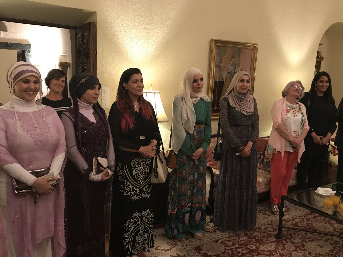 yas_salem's tweet photo. Agradezco a @USembassyMadrid #iftar2017 el cuidado e interes por el crecimiento de las minorias religiosas y el apoyo a los emprendedores https://t.co/rE5bX4ONWh