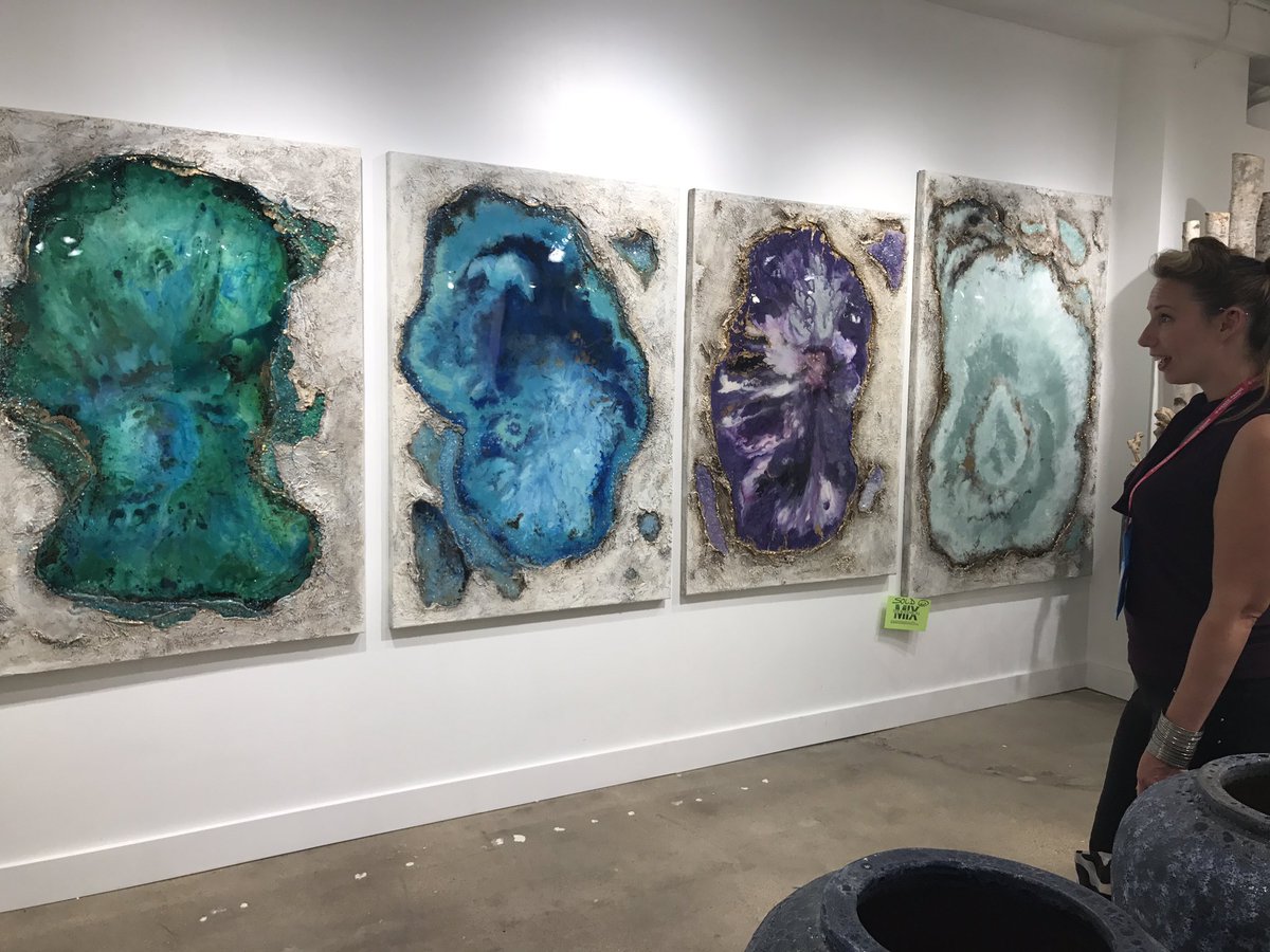 BrandiRDesigns's tweet photo. Stunning #wallart found at #botanicalmix at @DallasMarket. Artist is Karen Hall Nitz. #karenhallnitz #DallasMarket https://t.co/NbEBArABwz