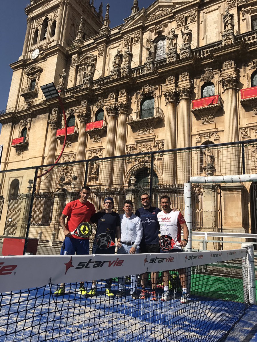 raborja2's tweet photo. #jaencapitaldelpadel un lujo poder jugar con mi compañero en este entorno gracias a todos @aspadeljaen @PADELaKademia @PadelPremium https://t.co/0jDNU7H0h4