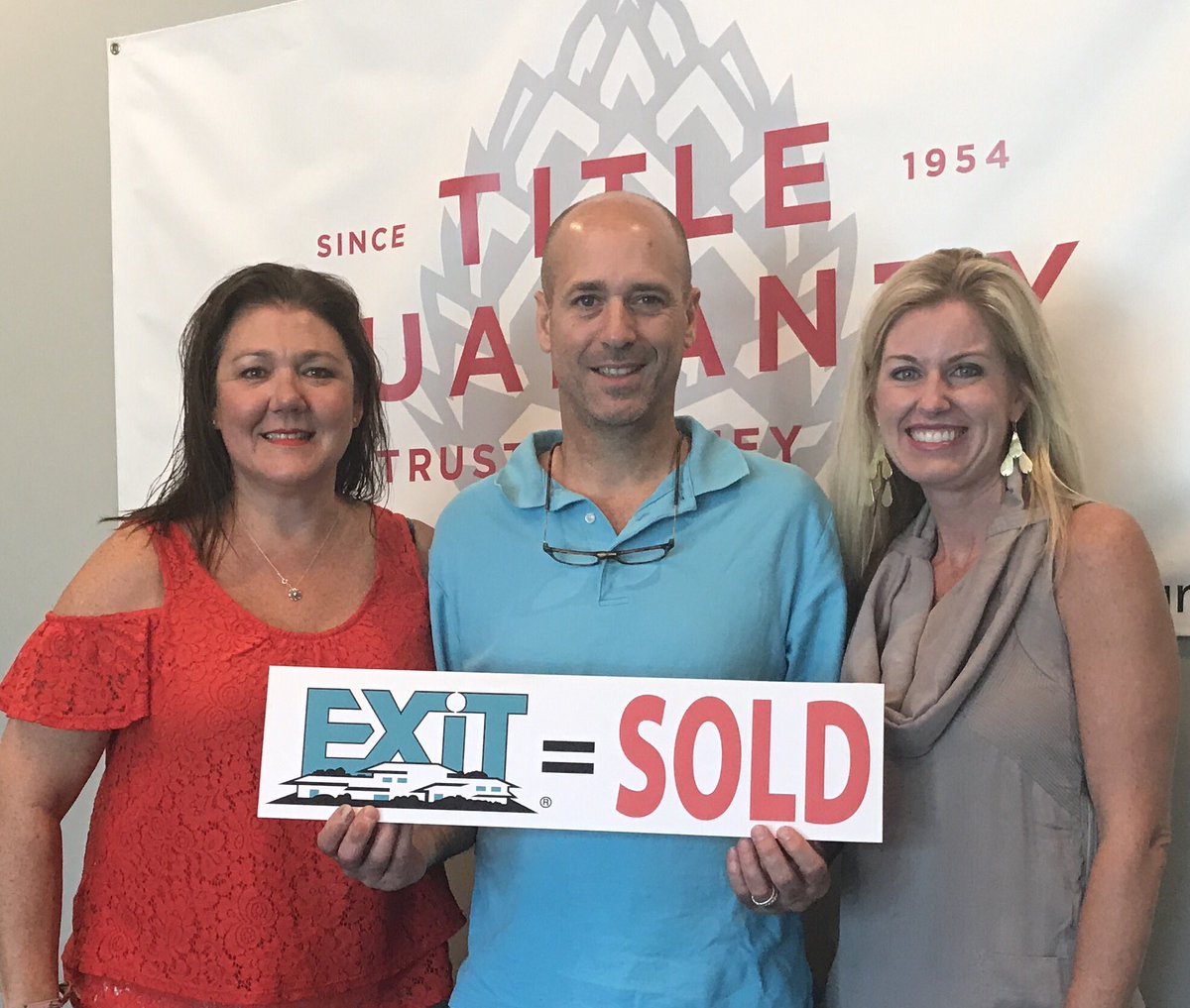 JaimeLyonCooper's tweet photo. Congrats to my sellers Dan &amp; Jill Stephenson! It was a pleasure working with you! #ListwithJaime @JaimeLyonCooper @ExitRealtyLyon https://t.co/R94f5vji5N