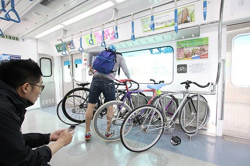 Velespitnet's tweet photo. #izmir_metro #bisiklet destek olmak istiyorsanız, bisikletiçiye metroyu #ücretsiz yapın. https://t.co/Uw44WmC9tU