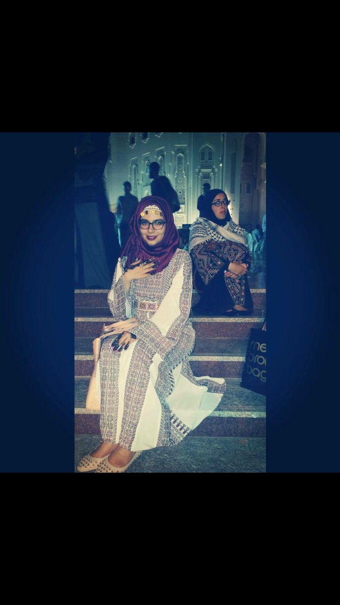ohheyitsoumy's tweet photo. Throwback when I was so extra &amp; dressed like a Palestinian bride for Global Day event. 😄 #sophomoreyear #PalestinianBride #soextra https://t.co/GoFweo8fJs