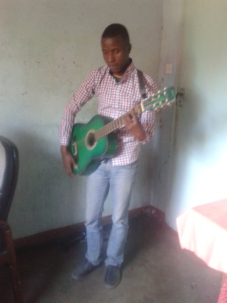 MthandazoNxele's tweet photo. The sound is real, the creativity juices are infinite l explore the instrument #Stango&Nongoma https://t.co/EDvcBIZ4l8