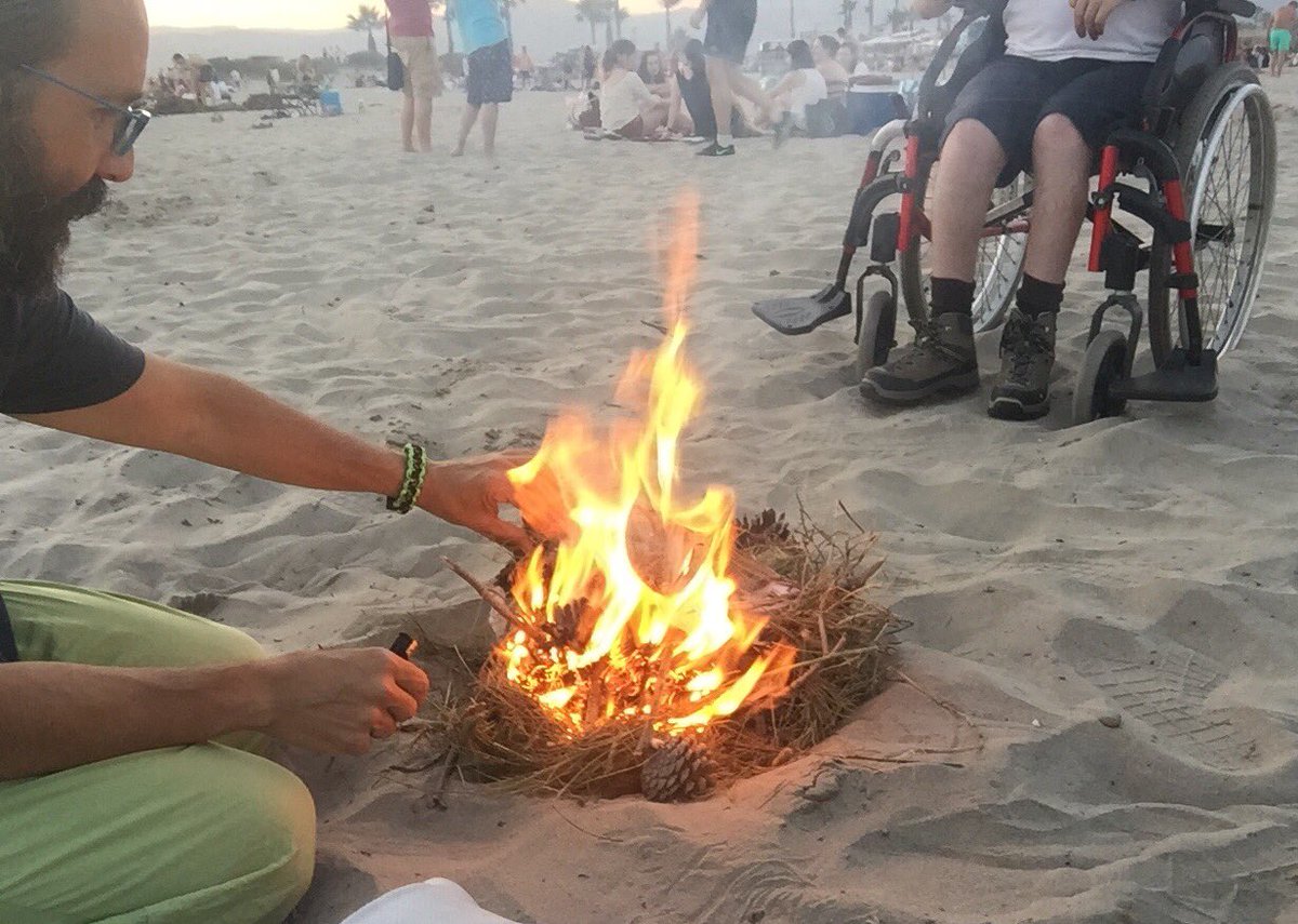 Rqlmntns's tweet photo. Hoguerita de San Juan🔥 ⛱ con #ASPROPACE !! https://t.co/ZivZTdoNmL