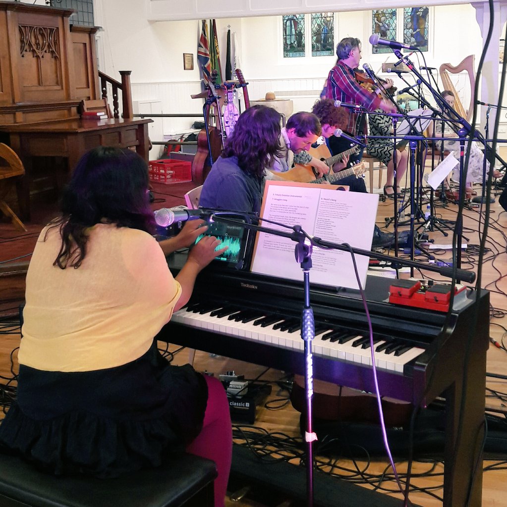 Some very cool sound effects from <a href="/RoshiNasehi/">Roshi Nasehi</a> going on at #estuarysong <a href="/LeighFolk/">Leigh-Anne Folk</a>