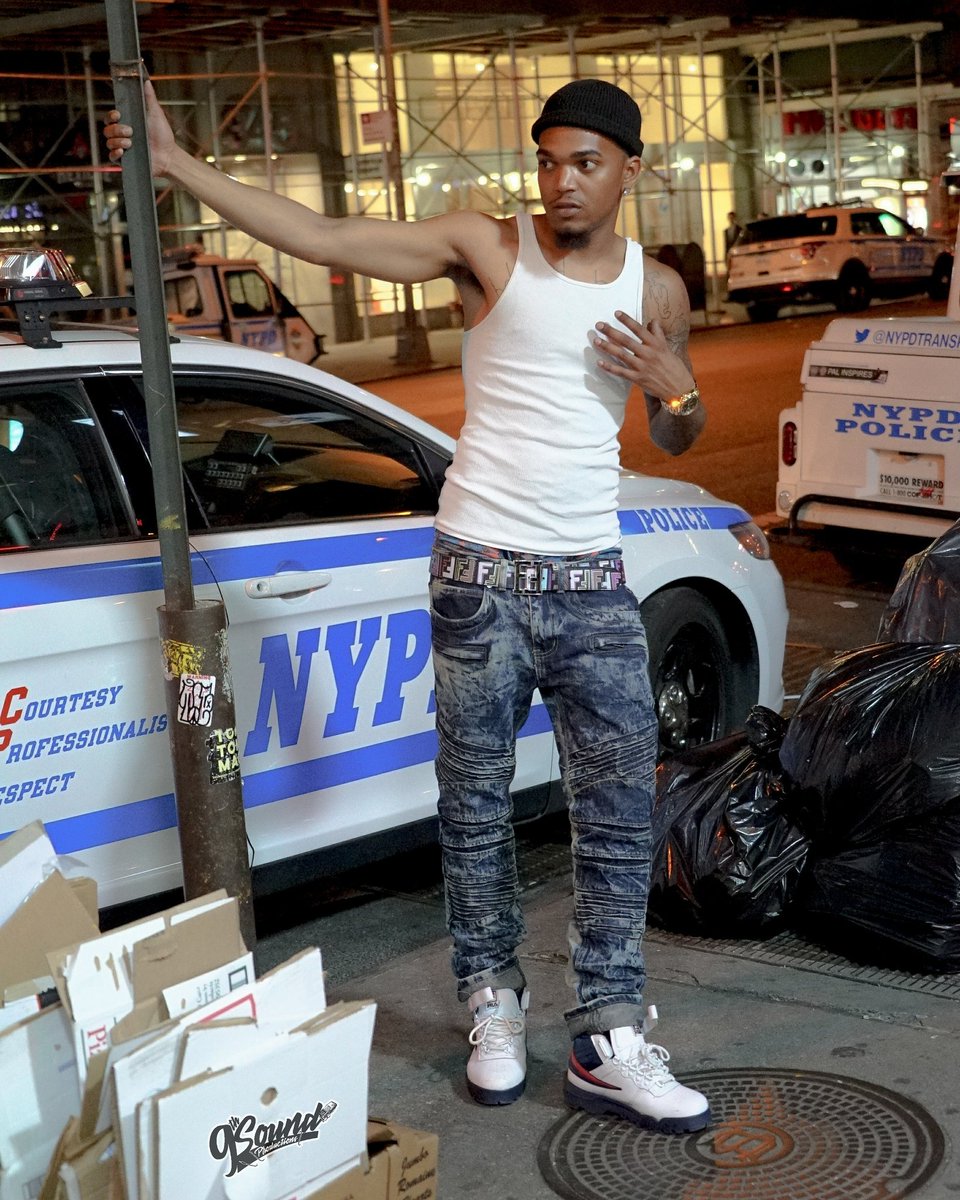 neflaurenmusic's tweet photo. @youuknowvon
#NYC #manhattan
@benzskibenz
@lexyluvsnia
📷Neflauren
#NinthSoundProduction
Lets Work"
#Art #f4f #l4l
Booking Today!!!
#Photo https://t.co/ZLczV0GK1Q