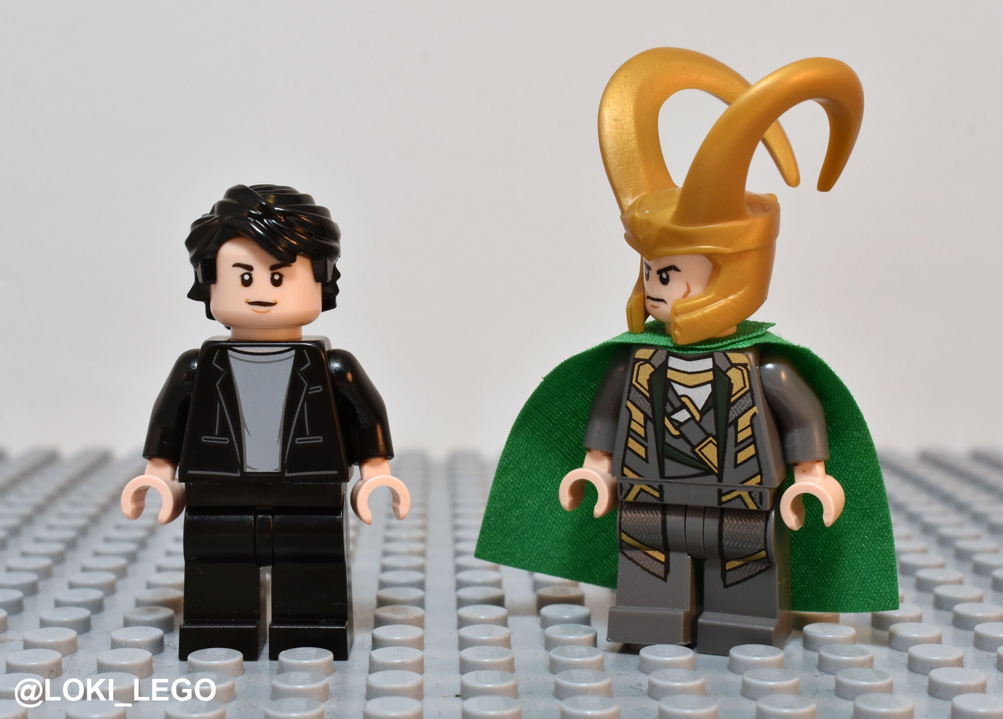 Lego Loki on X Here is the 1st Bruce Banner LEGO minifigure He features a double sided head captured mid transformation into the beast ThorRagnarok https t VCoVNk5kOp X