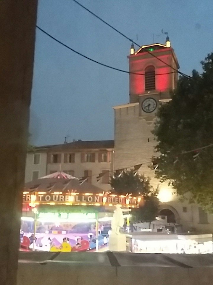 #Pertuis ses la fête ouououh