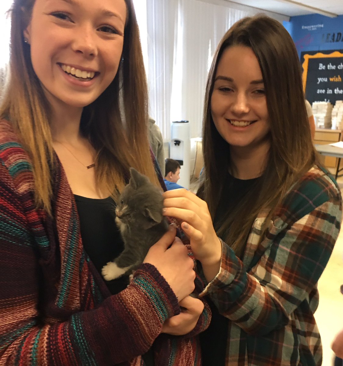 whscommandos's tweet image. Awesome &quot;pawsome&quot; start to a busy exam day @ WHS today. This can be a stressful time of year...but a little pet therapy helps;) 🐾❤️📚#btps28