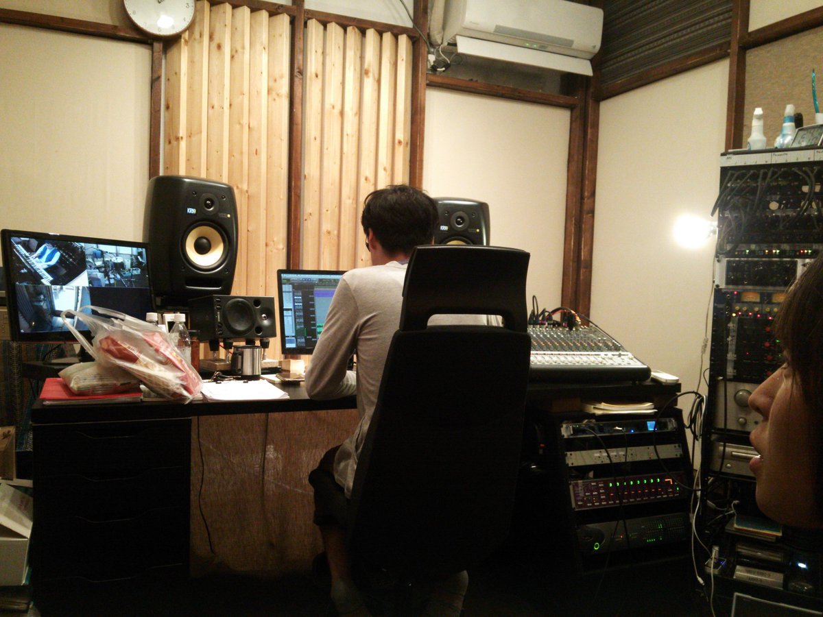 EgaomosaicMusic's tweet photo. TaBiO!、木曜日にスタジオへ10時間入り、たかたのゆめちゃんの曲を録音しました。どんどん音が重なっていくのを目の前で感じ、浮き浮きしている様子です。 https://t.co/7CXQvw9lGy