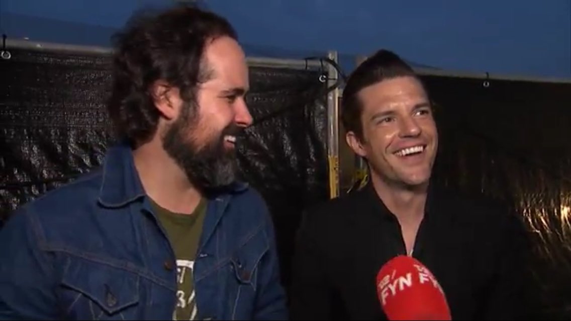 victimdadepre's tweet image. Esses dois. #bronnie #thekillers #tinderbox