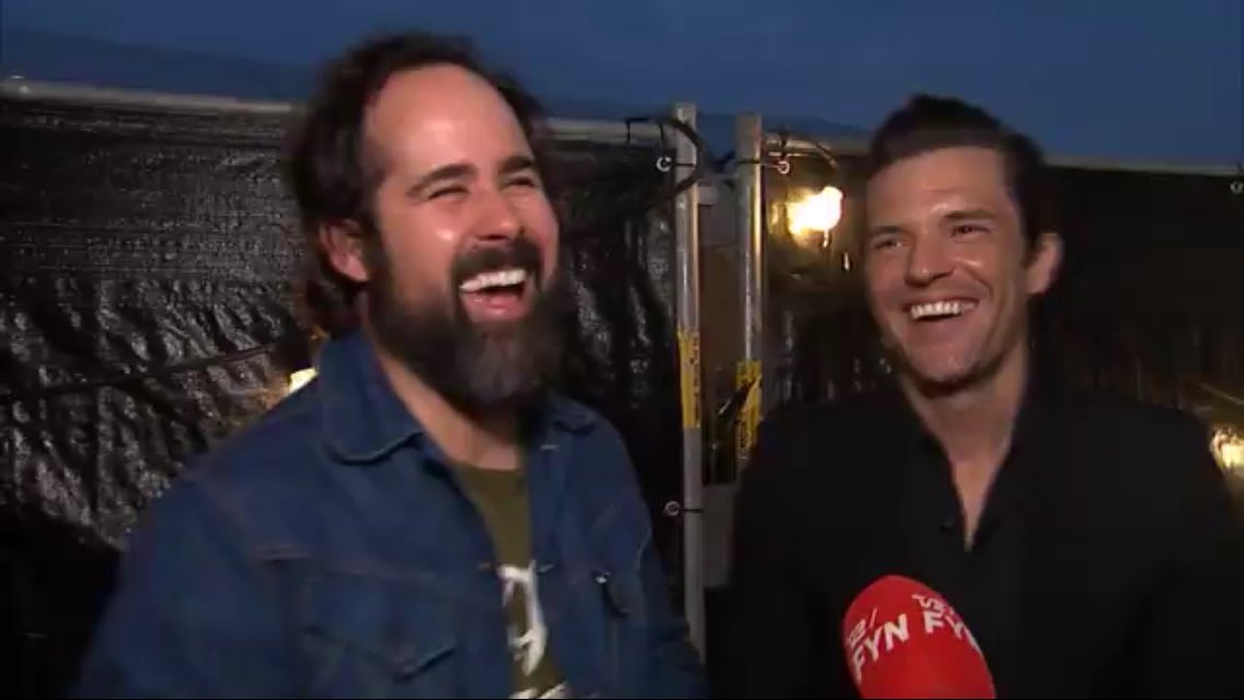 victimdadepre's tweet image. Esses dois. #bronnie #thekillers #tinderbox