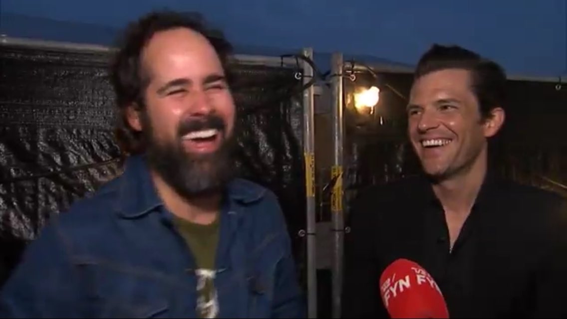 victimdadepre's tweet image. Esses dois. #bronnie #thekillers #tinderbox