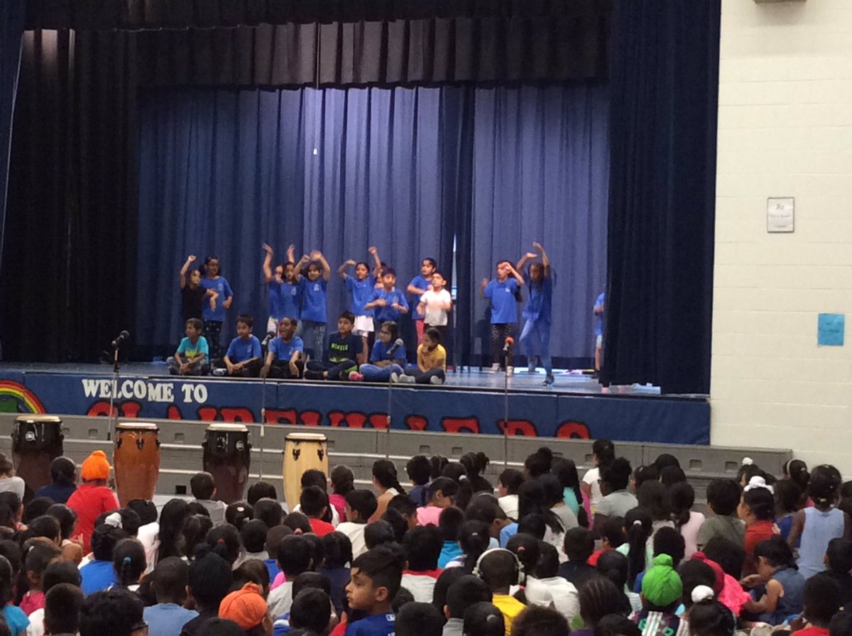 librarycps's tweet photo. So many dance groups @ClairevillePeel What a talented school! #artsassembly #talented https://t.co/Iy5jCBDa87