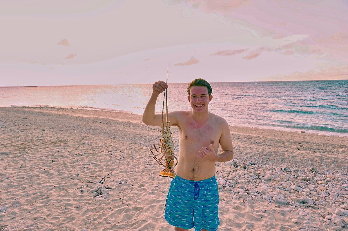ptus_ptus's tweet photo. what's good? i'm peter from blacksburg, va and i'm majoring in marine bio and minoring in africana studies #UMiami21 #UMGuys #UM21 https://t.co/cfuu4SMgYX