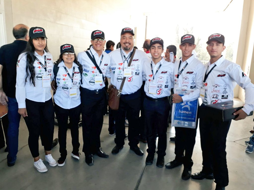 CecytesSonora's tweet photo. Nuestra escudería @ImparablesRT en la Cd. de México a pocos minutos de iniciar el desafío Nacional @F1SMX 🏎👍#EscuderíasCECyTE 💪 https://t.co/T35FPMi17f
