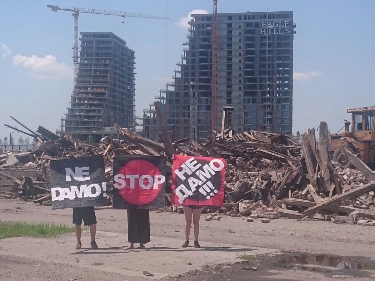 BelgradeUpdates's tweet photo. Solidarity and love to all the people fighting for their lives. @sol2refugees  #HandsOffTheSquats https://t.co/frBI1SKEli
