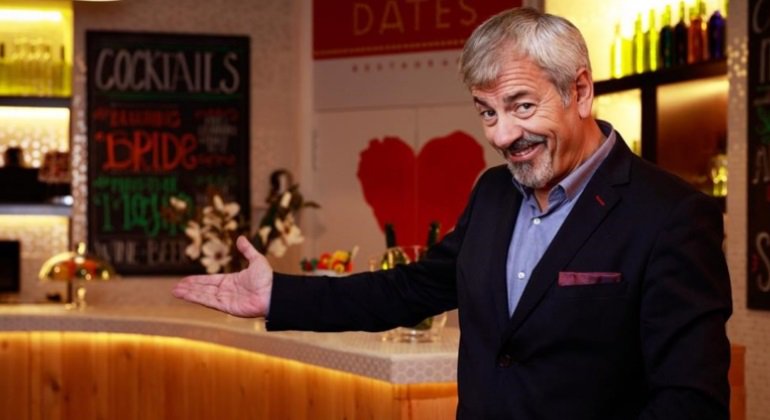 Ecoteuve's tweet photo. ENTREVISTA | @carlos_sobera: "First Dates no necesita ninguna revolución" https://t.co/McyRPbDwZC #FirstDates366 https://t.co/pO0pfyEzlf