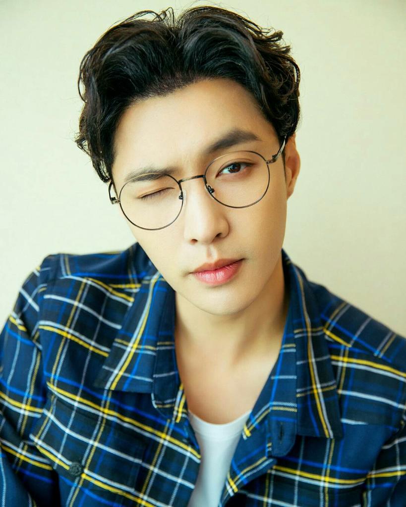 wineinmylips's tweet photo. what do you think you're thinking.
#StayWithLay #SaveLay #LayComebackWithEXO #WeBelieveInlay #EXOwithLay #EXOLwithLay #WeLoveYouLay https://t.co/zYdSfB4TjG