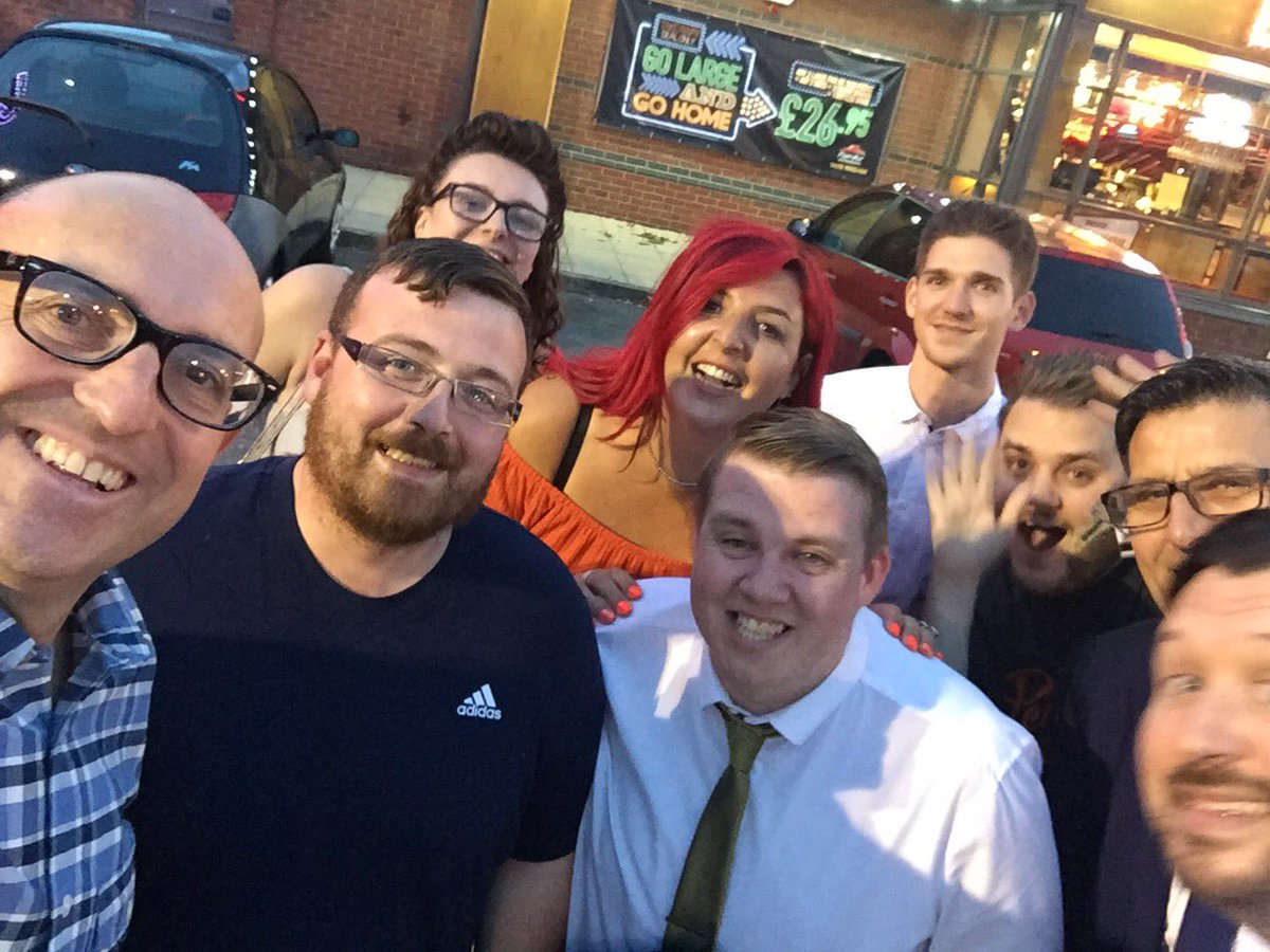 whitey26_2's tweet photo. Great catching up with this crazy lot in #basvegas @iammikechilds @d_nock #teambasildon @cardinalcaptain https://t.co/4ixYvVdnRv