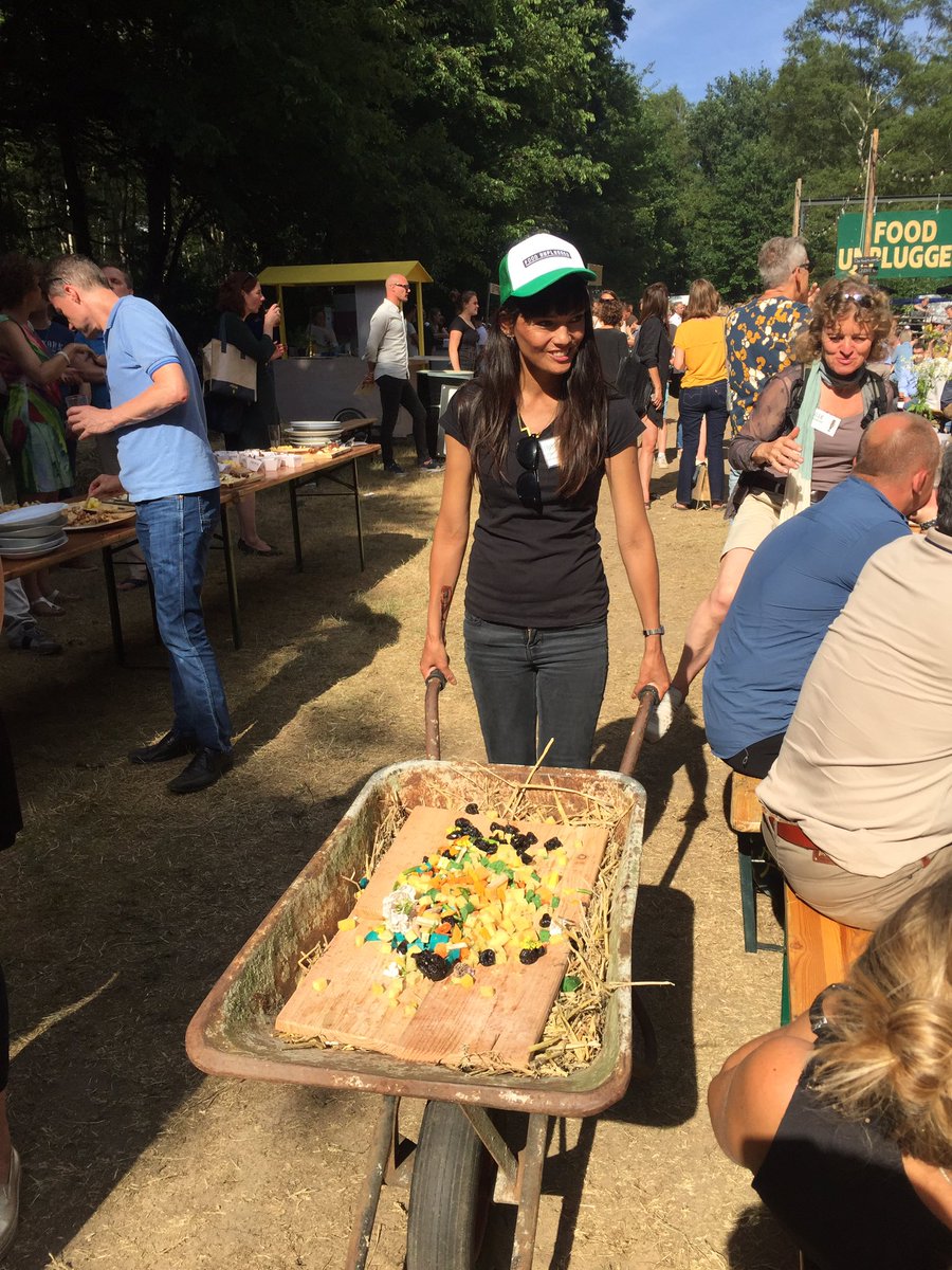 De #foodunplugged-aperitief is ingezet. Daar is dit kaaskruiwagentje het beste bewijs van!