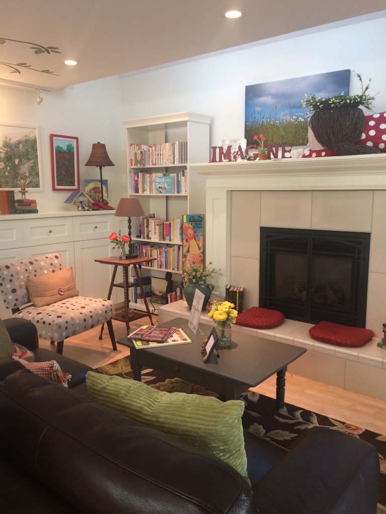 PamDavEd's tweet photo. #TheReadingHouse is paradise #joy #rvsed #rvslit #calgaryreads https://t.co/c9yl8FXhkk