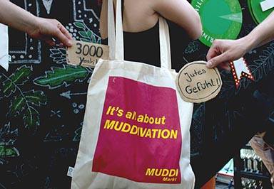 lalafestival's tweet photo. #MUDDIMarkt verlost auf der #kiwo 5 #Festivaltickets für das #lalaFestival. Hin zum Stand an der Holstenbrücke!
https://t.co/v90FNJEyjh https://t.co/LE2dkTA5H3