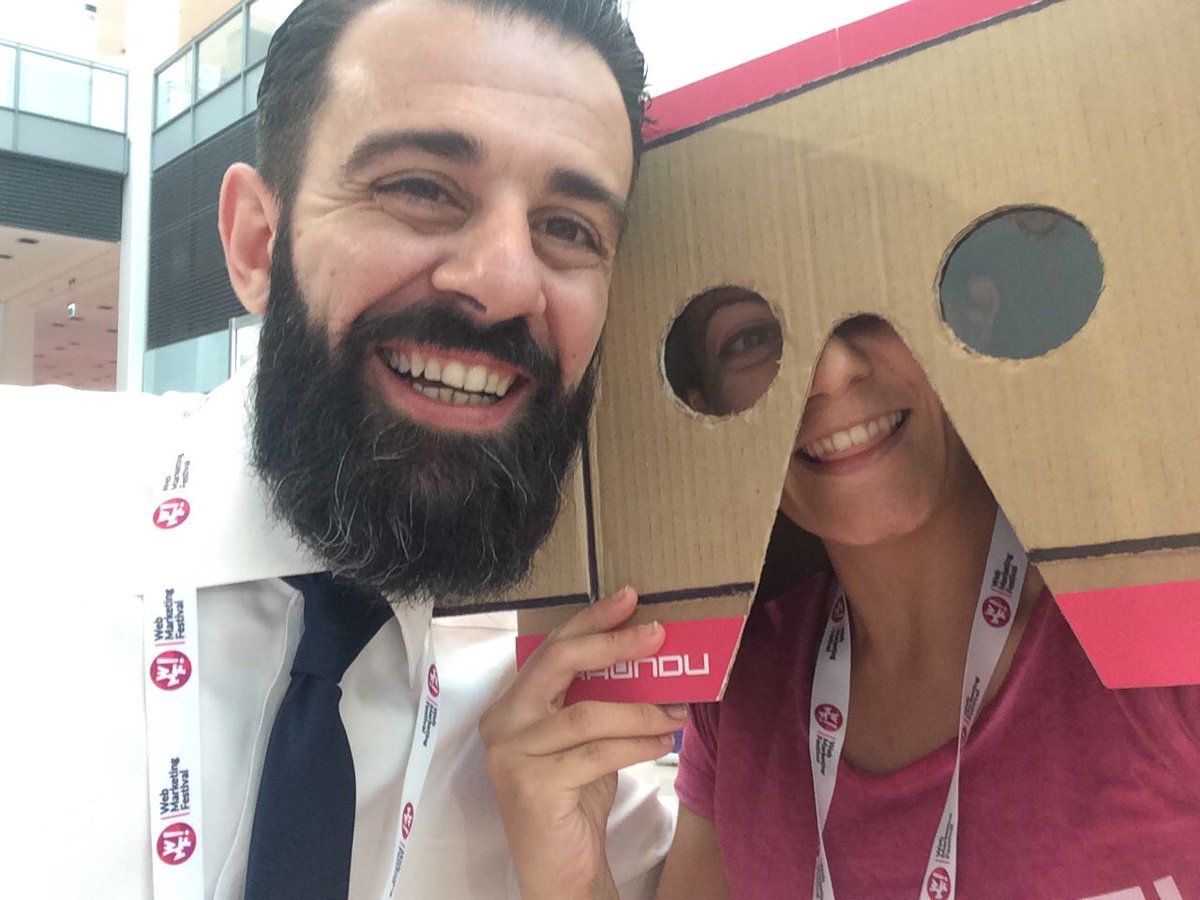araundu's tweet photo. Be Happy like #facciadacardboard al #WMF17 e se passate allo stand #Araundu #VR pura!@ilfestival @araundu https://t.co/QRTBBuoi6W