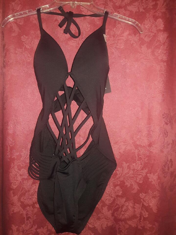 XseptionLDsgnrz's tweet photo. Check out NWT KENNETH COLE Cutout One Piece STRAPPY  L Swimsuit  #KennethCole #OnePiece https://t.co/uVbh7HY1gi @eBay #strappyback #swimsuit https://t.co/3CfzXLWMFC