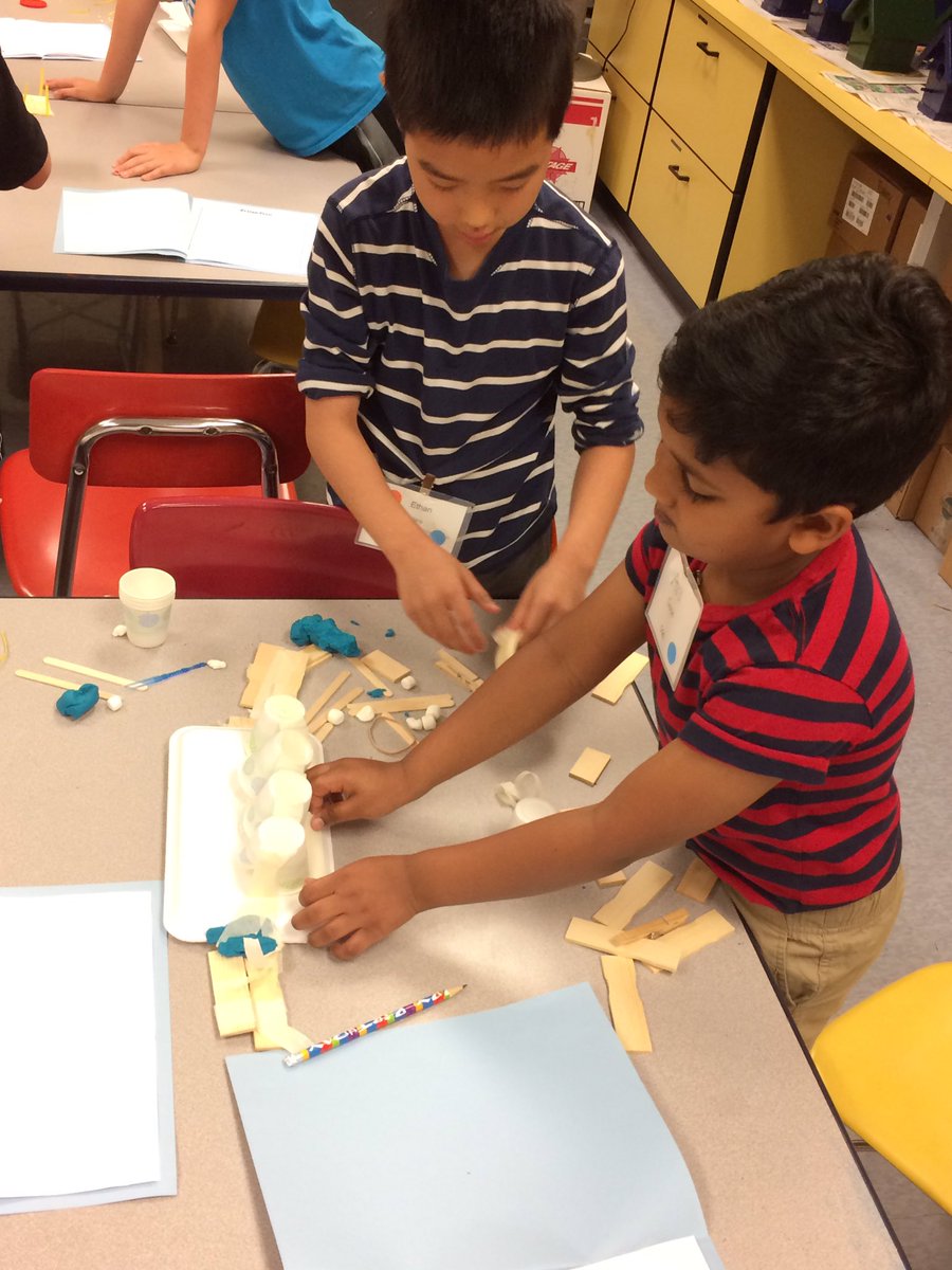 mjm0nty's tweet photo. Construction Coolness! Thank you Ms Coco @FCASD #fcsteam #fcsummer17 @remakelearning https://t.co/rDvaAz3F1W