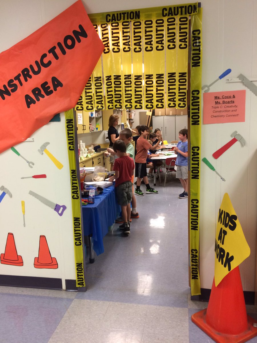 mjm0nty's tweet photo. Construction Coolness! Thank you Ms Coco @FCASD #fcsteam #fcsummer17 @remakelearning https://t.co/rDvaAz3F1W