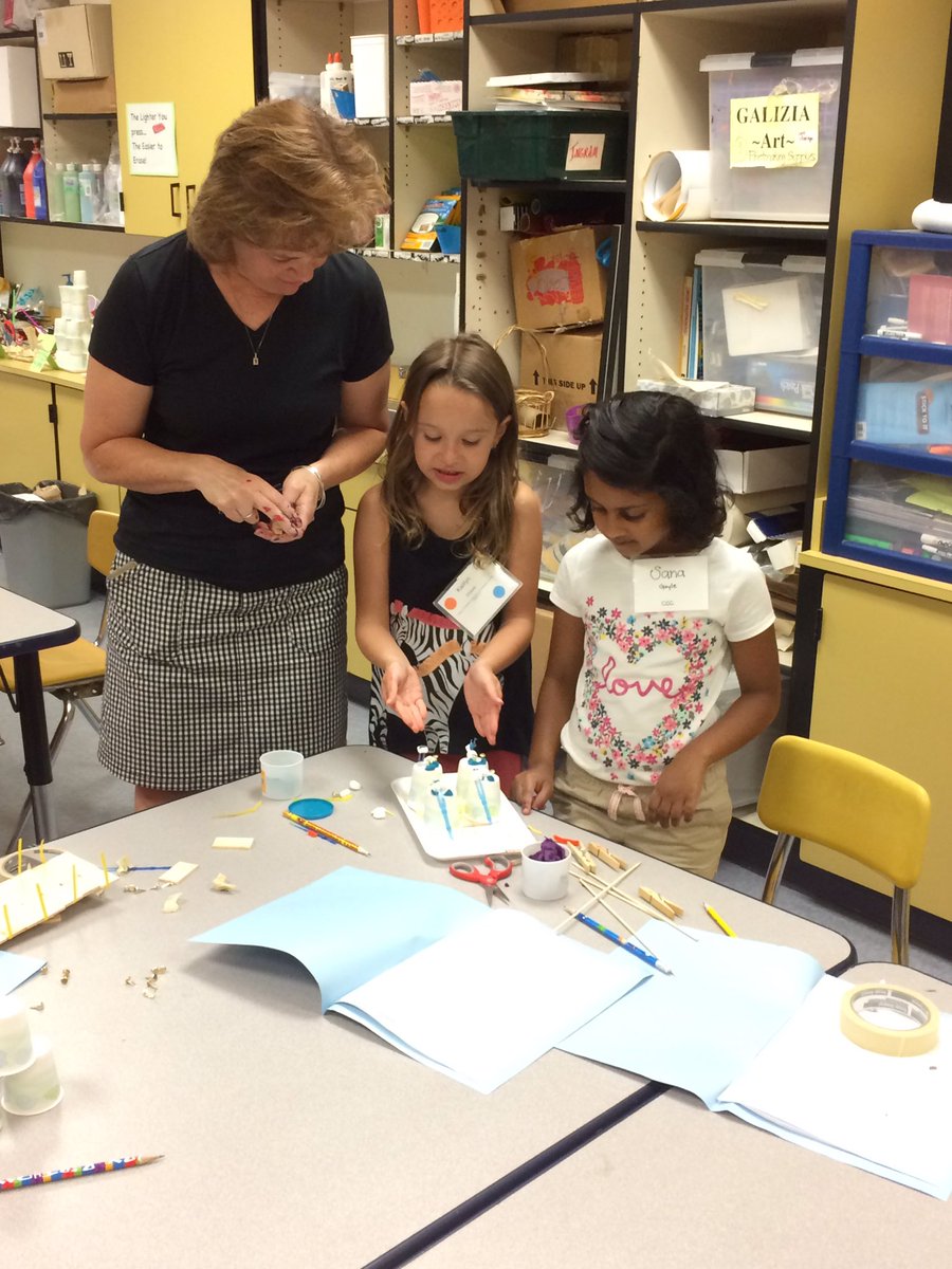 mjm0nty's tweet photo. Construction Coolness! Thank you Ms Coco @FCASD #fcsteam #fcsummer17 @remakelearning https://t.co/rDvaAz3F1W