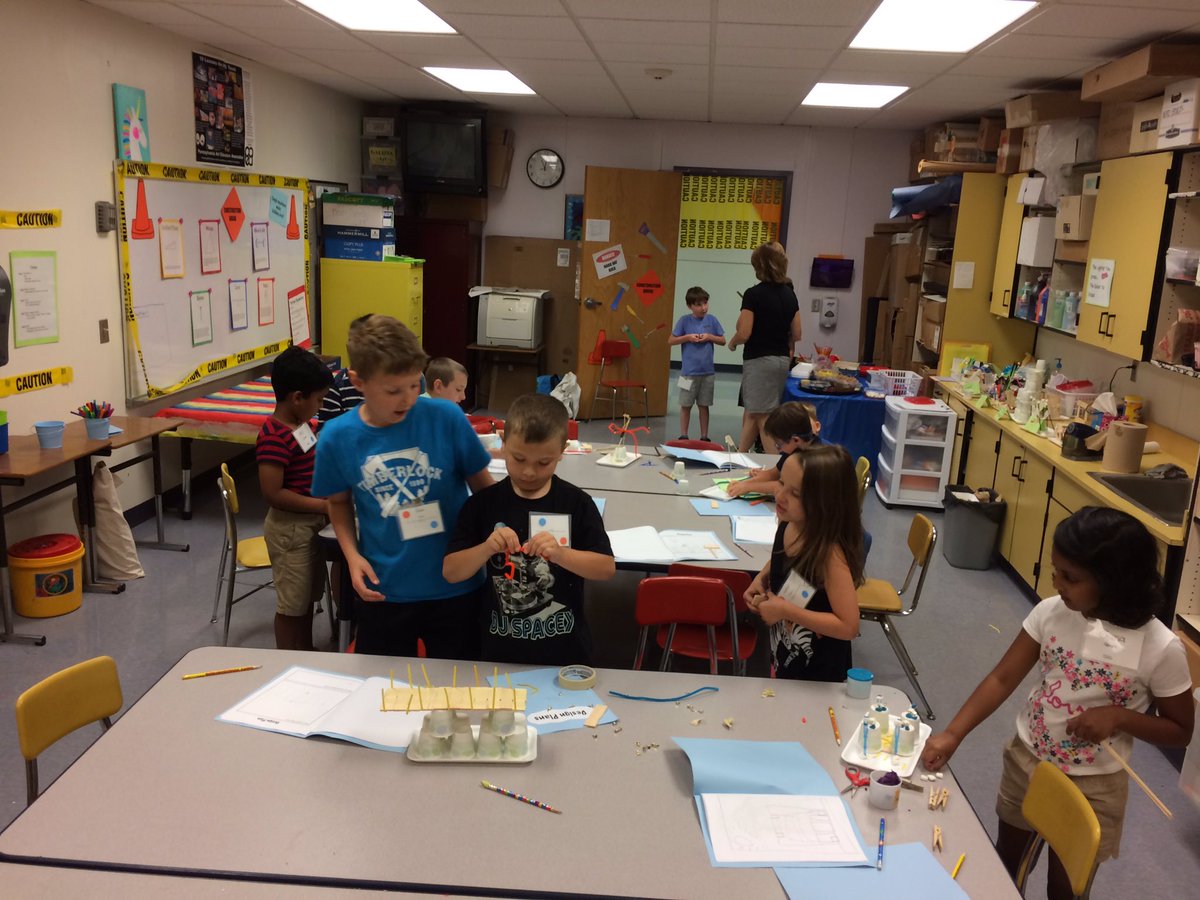 mjm0nty's tweet photo. Construction Coolness! Thank you Ms Coco @FCASD #fcsteam #fcsummer17 @remakelearning https://t.co/rDvaAz3F1W