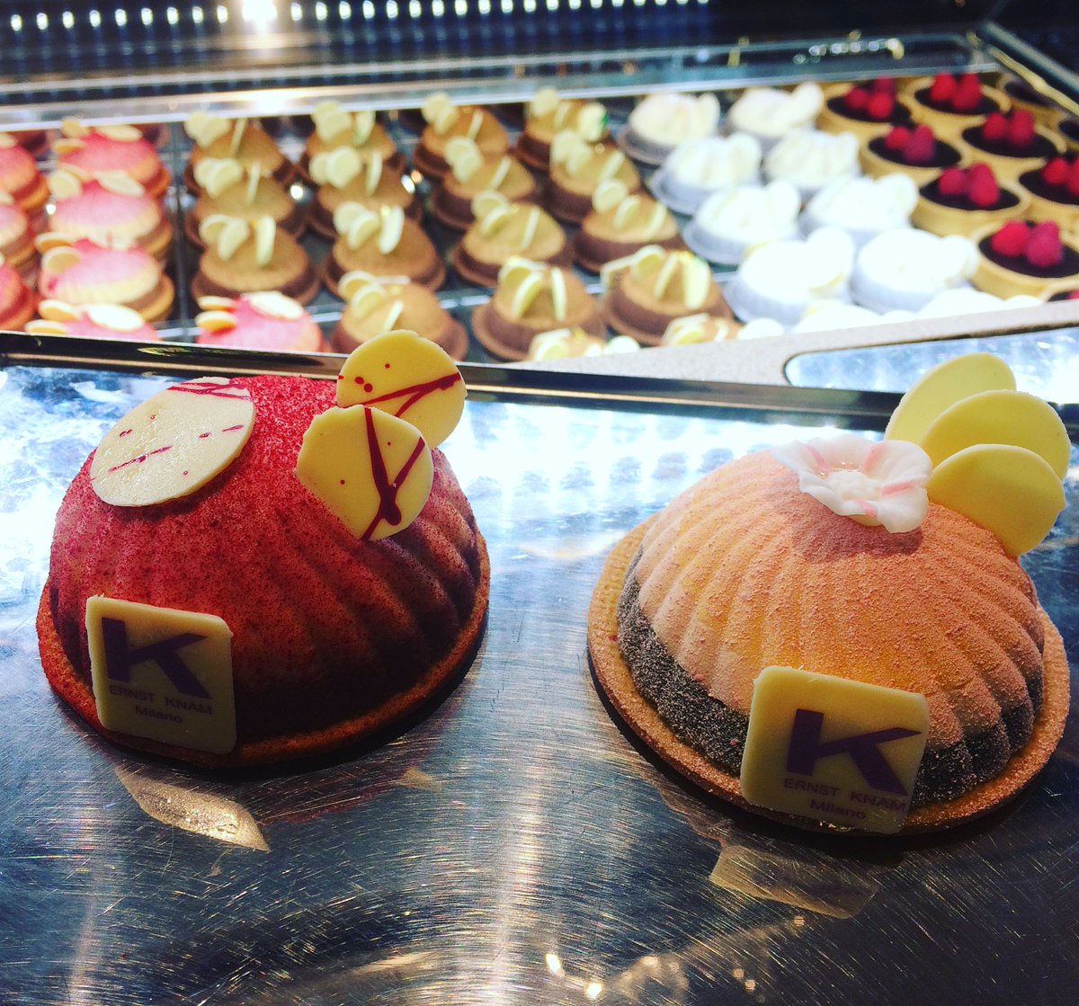 Oggi vi presento due delle quattro nuove mono dolci, realizzate per i 25 anni della Pasticceria: ESTATE e PRIMAVERA. Vi ho ingolositi? ;)