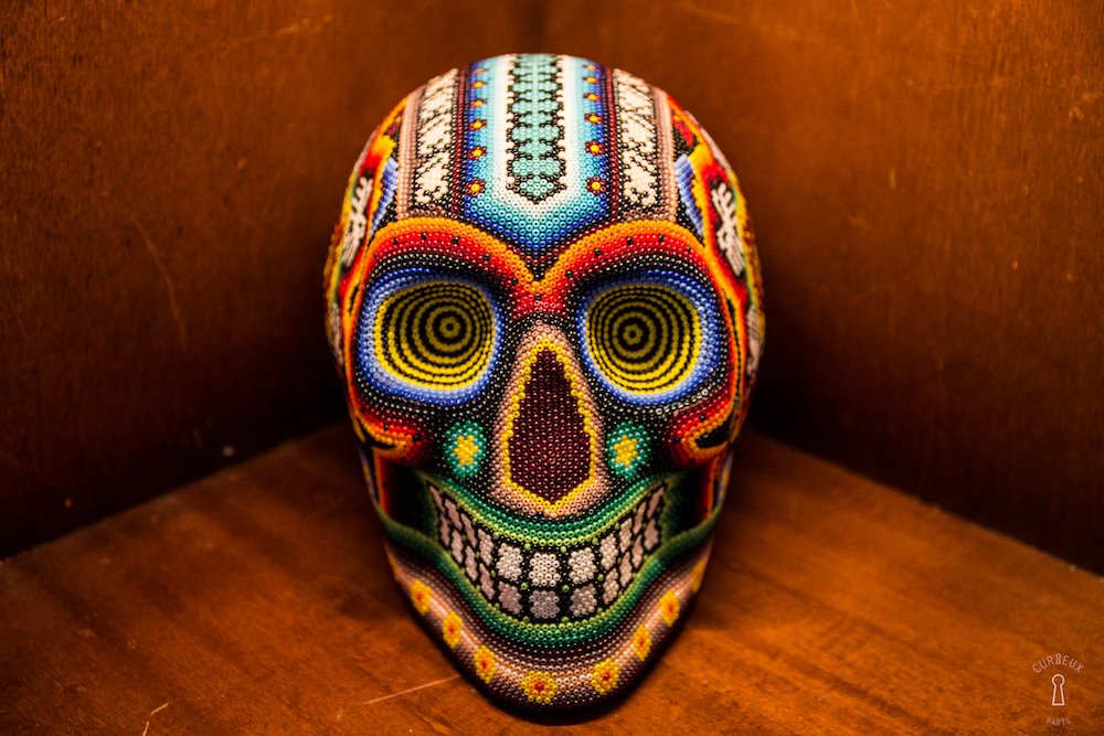 CurieuxParis's tweet photo. Nos calavera perlées mexicaines n'attendent que vous chez @curieuxparis ! #calavera #curieuxparis #paris #cabinetdecuriosités mexicana https://t.co/iVQ91sLsX3