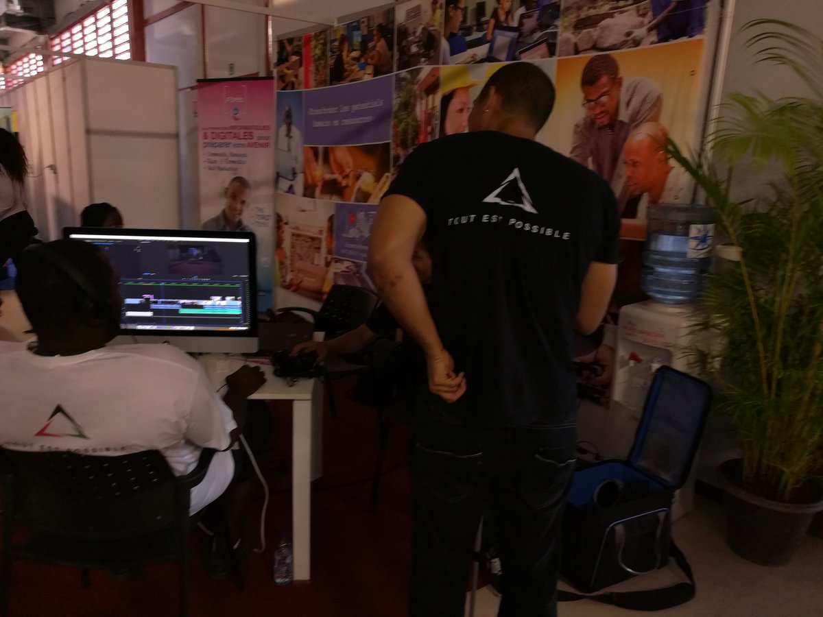 ForeFormation's tweet photo. Les monteurs vidéos de l'équipe #ToutEstPossible en action sur le stand @ForeFormation !
#SalonDuNumerique #LSDN2017 https://t.co/BUqtBmSAdx