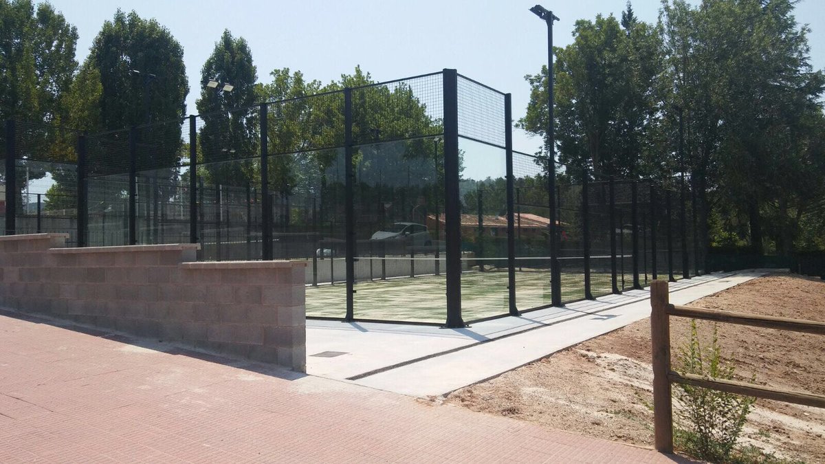 Padel10's tweet image. La preciosa población catalana de Olost estrena hoy 2 nuevas pistas de Pádel. Buen Pádel y #bonarevetlla de Sant Joan.