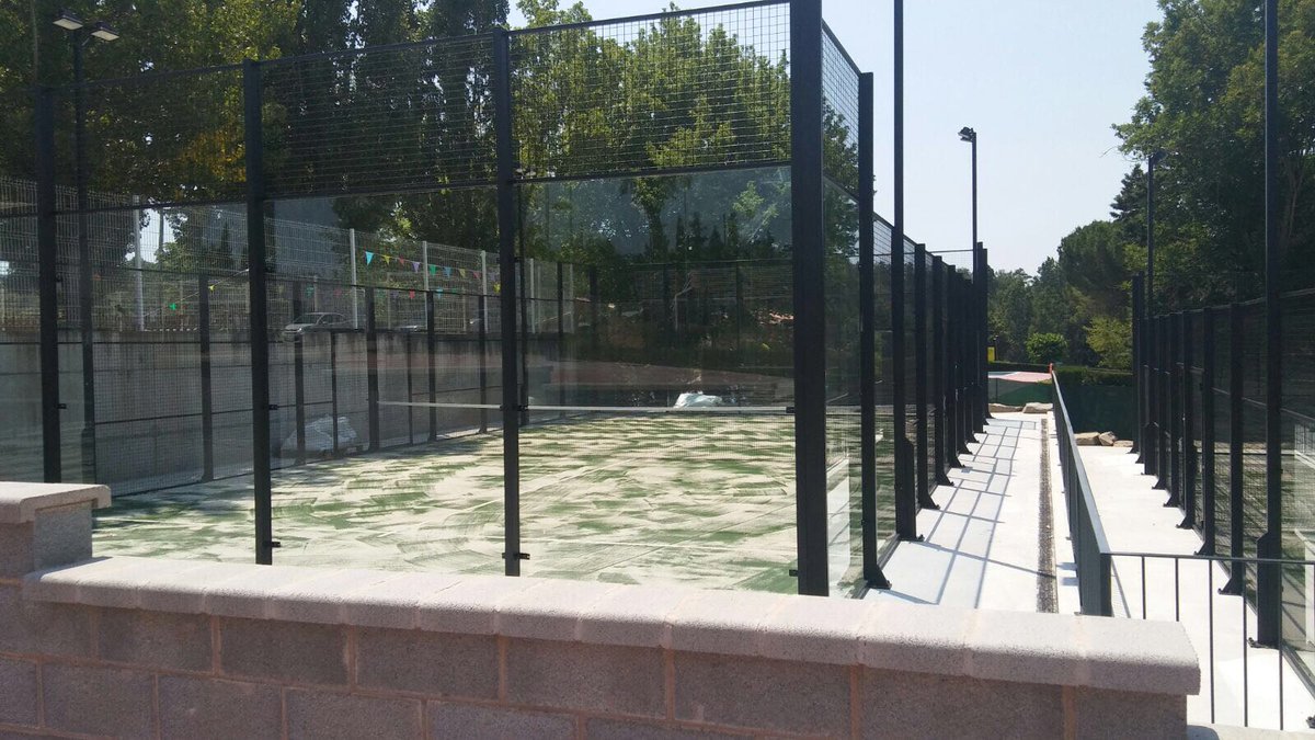 Padel10's tweet image. La preciosa población catalana de Olost estrena hoy 2 nuevas pistas de Pádel. Buen Pádel y #bonarevetlla de Sant Joan.