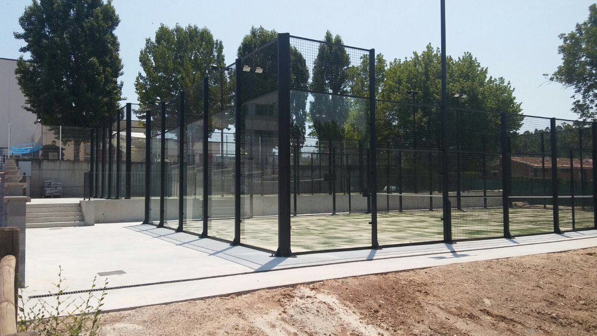 Padel10's tweet image. La preciosa población catalana de Olost estrena hoy 2 nuevas pistas de Pádel. Buen Pádel y #bonarevetlla de Sant Joan.