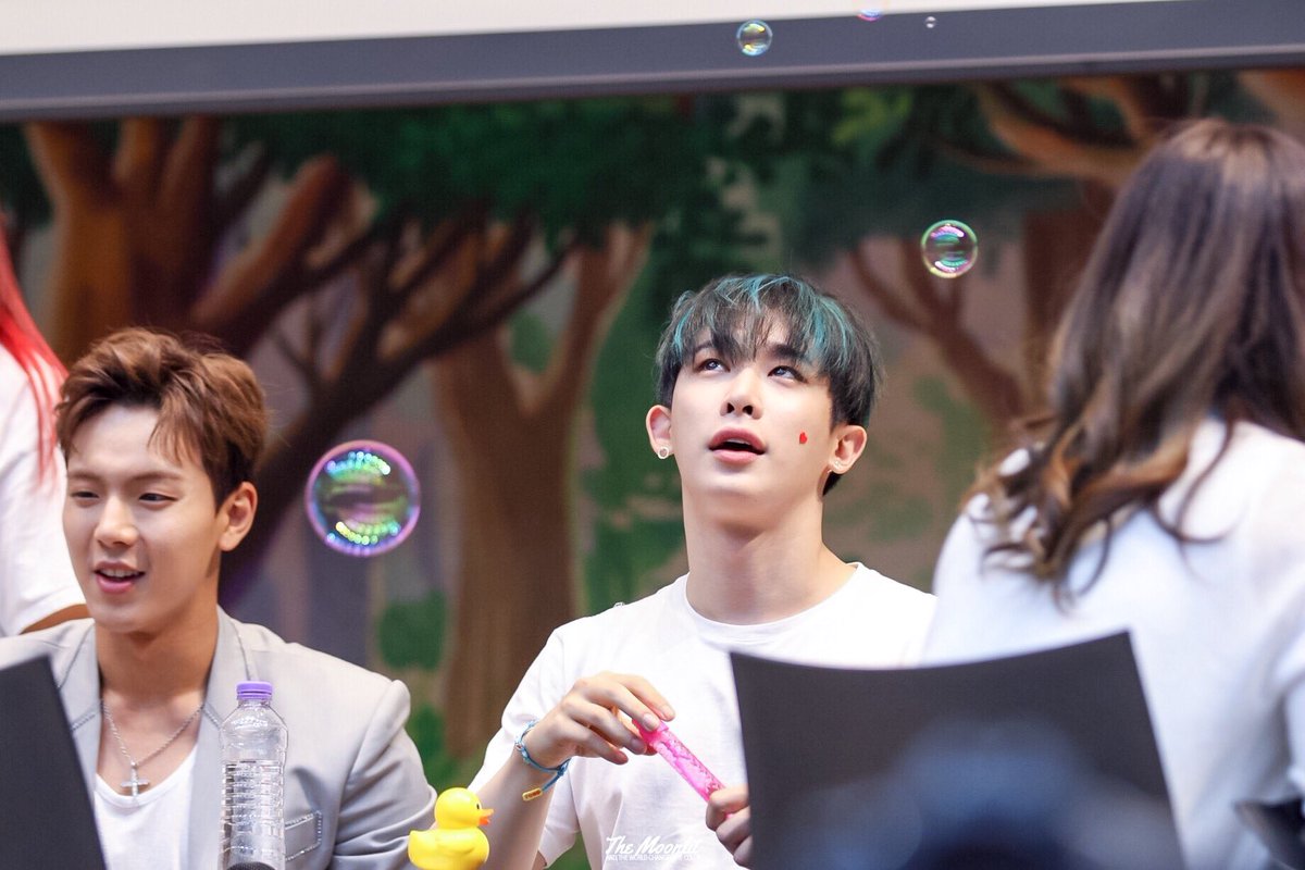 MOONLIT0301's tweet photo. 170623 DVD팬싸 #원호 #몬스타엑스 
#WONHO #MONSTA_X 
#샤인포에버 #SHINE_FOREVER  @OfficialMonstaX Shine Forever💕 https://t.co/RwfMSqbtZB